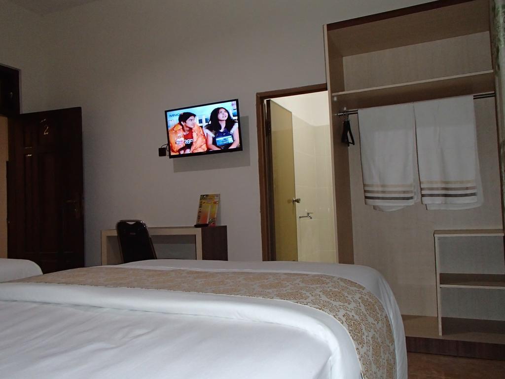 Shakila Guest House Malang Rum bild