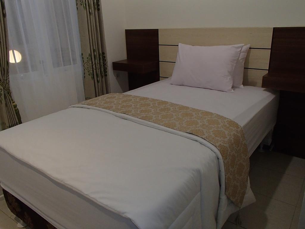 Shakila Guest House Malang Rum bild