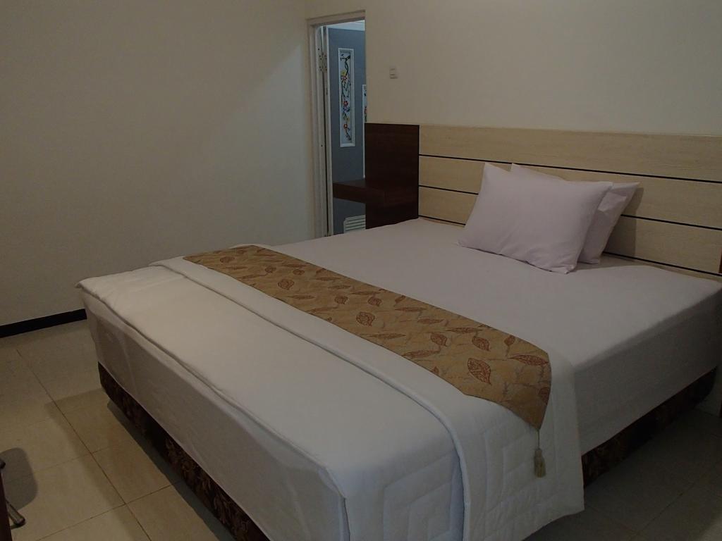 Shakila Guest House Malang Rum bild